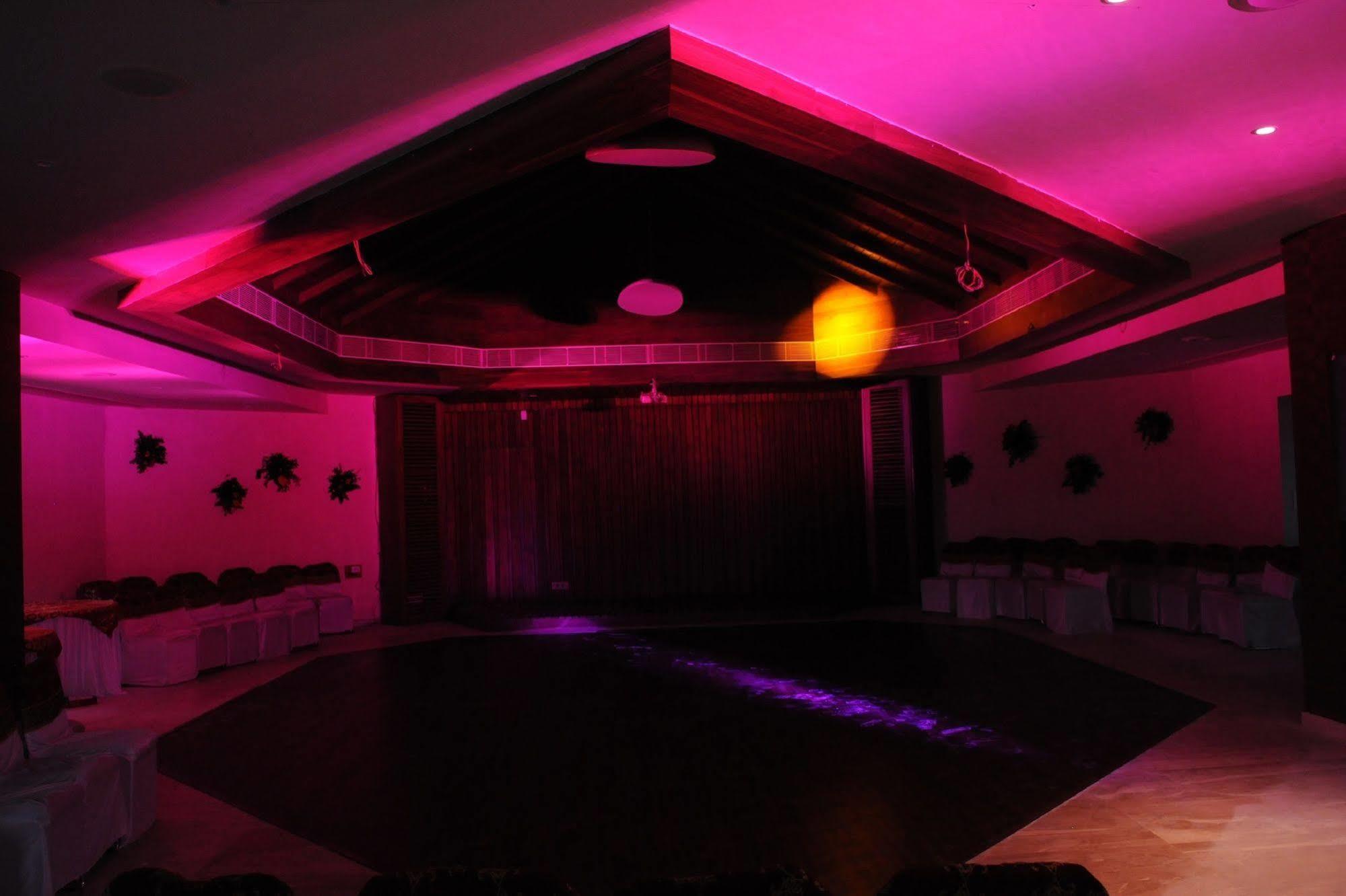 Palm Green Club Resort Jetalpur Exterior foto
