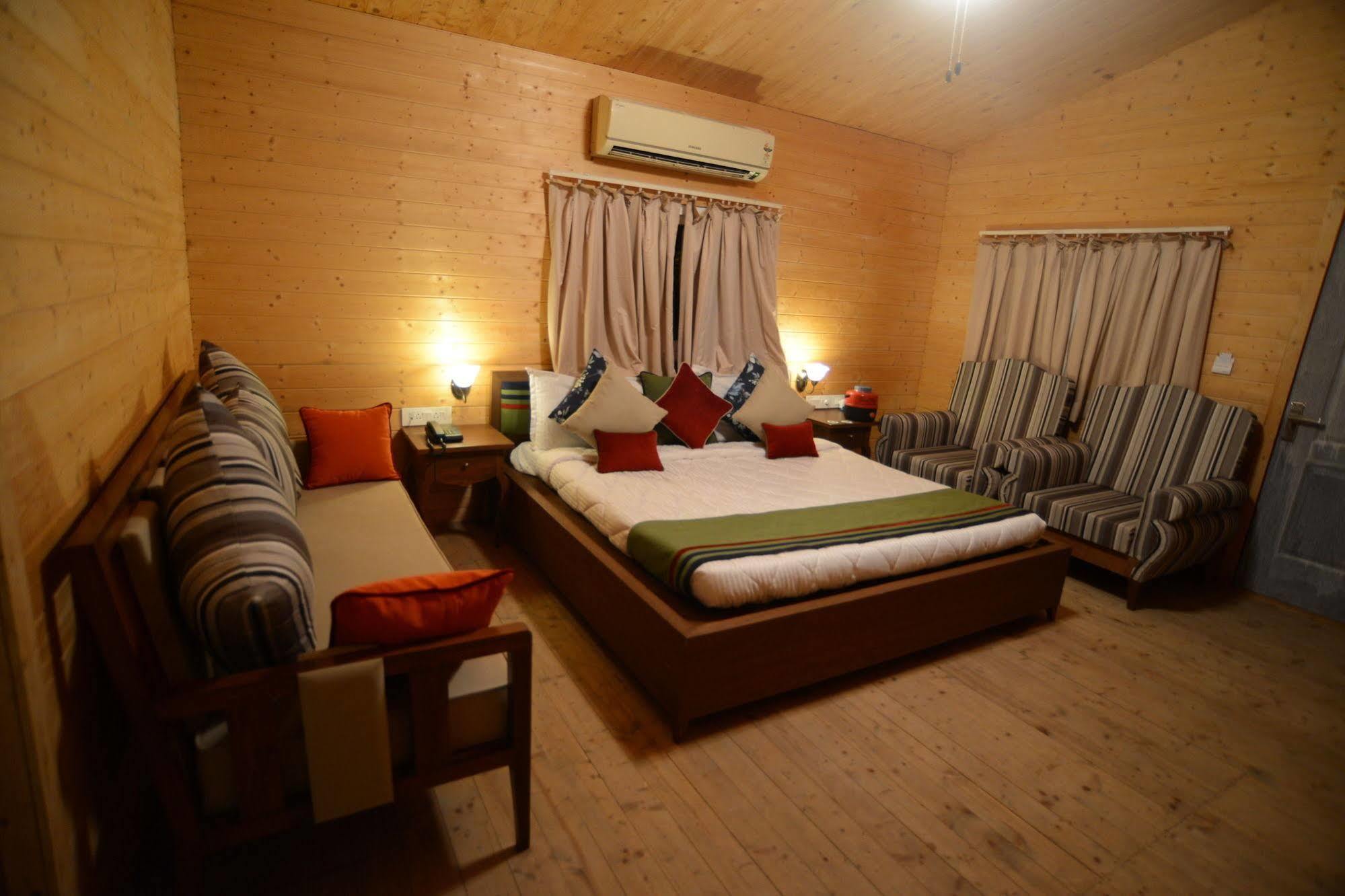 Palm Green Club Resort Jetalpur Exterior foto